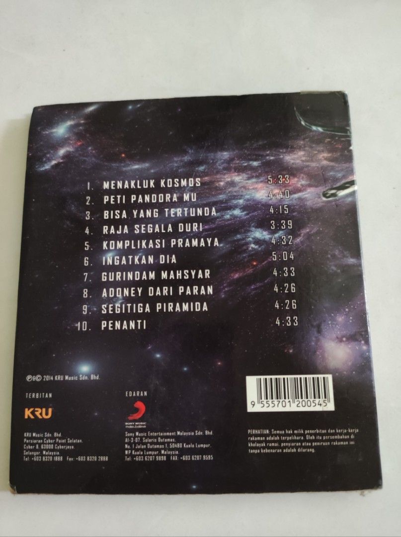 WingsMenakluk Kosmos, Hobbies & Toys, Music & Media, CDs & DVDs on