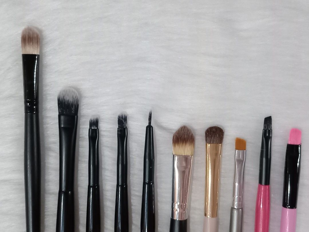 10pc. make-up brush set (Category: Makeup) located in Quezon City. Submitted by jaianaapura (Listing ID 1225932926, Image 2). Description: Good day im here again mga sissy 😊 im selling again another new budget friendly of 10pc. make-up brush set. All brushes are -High quality -Soft bristles -Easy to use -Branded brushes is authentic -All brand new -Legit seller Note: Sa mga gusto pong magpa send ng video ng brush set pm me. No to bogus buyes. MO