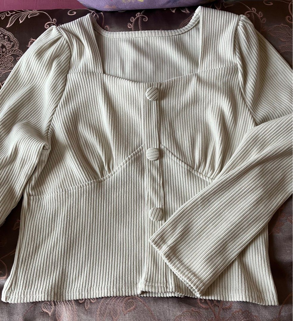 轉售🥰Brandy Melville Bonnie top長袖一字領上衣, 她的時尚, 上衣, 長袖衫在旋轉拍賣