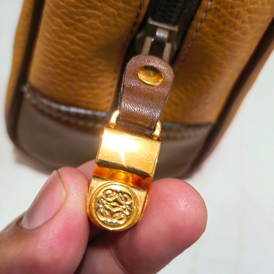 AUTHENTIC LOEWE (Category: Luxury Bags & Wallets) located in Makati City. Submitted by junejanuary (Listing ID 1226121131, Image 1). Description: ~Negotiable .
