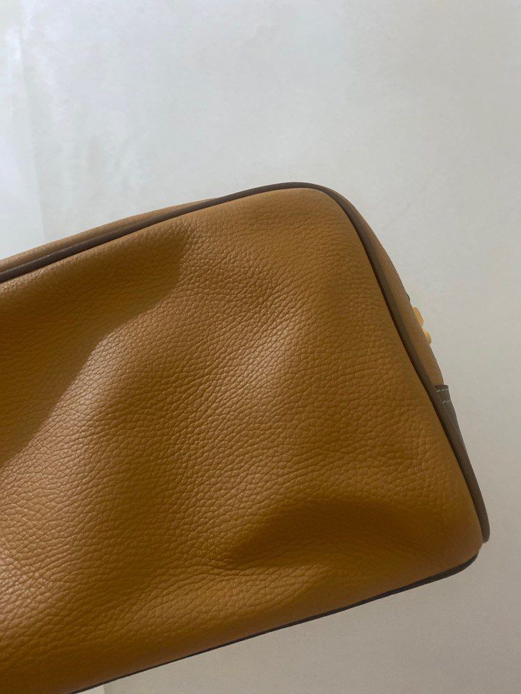 AUTHENTIC LOEWE (Category: Luxury Bags & Wallets) located in Makati City. Submitted by junejanuary (Listing ID 1226121131, Image 3). Description: ~Negotiable .