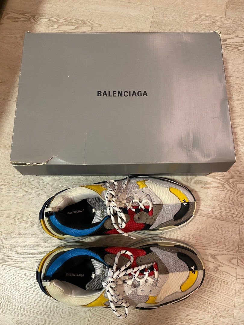 styling balenciaga triple s