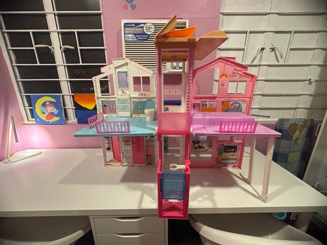 Barbie doll house original, Hobbies & Toys, Toys & Games on Carousell