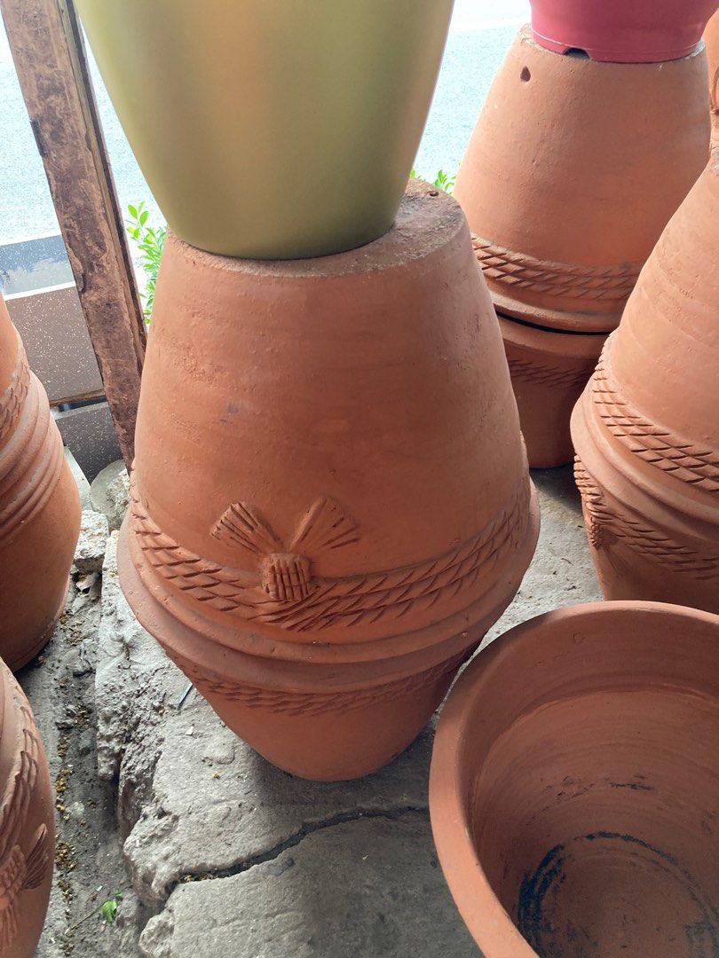 Big clay pots on Carousell