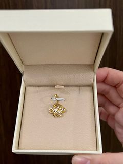 BNIB 22K 916 Gold Knot Pendant