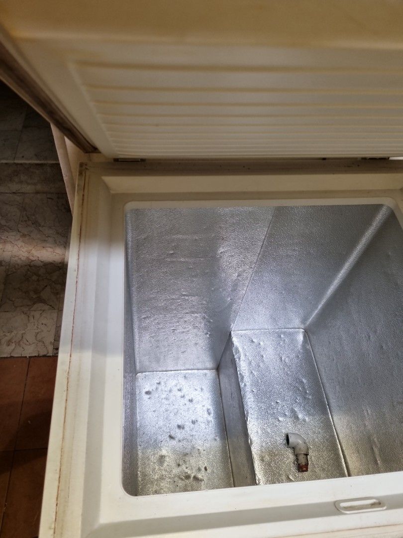Chest freezer not working anymore, TV & Home Appliances, Kitchen