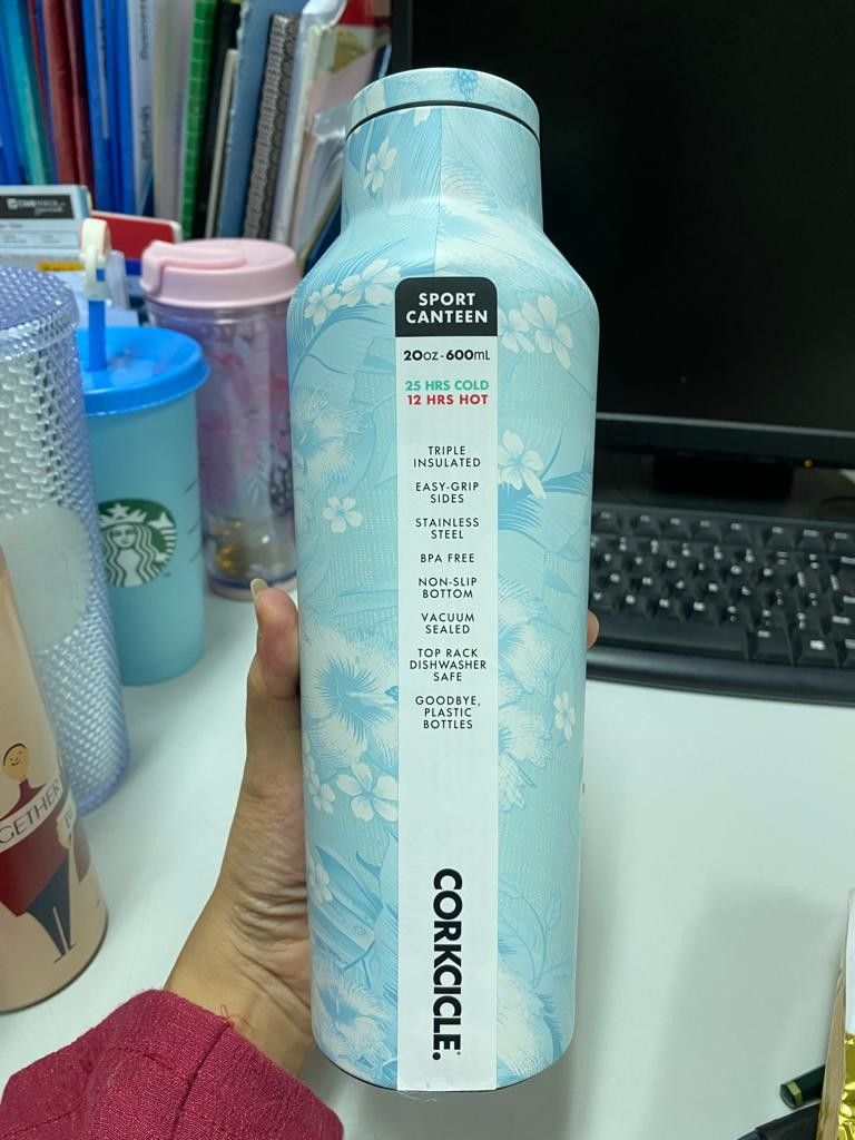 Corkcicle Blue Luau Canteen 20 oz, Kitchen & Appliances di Carousell