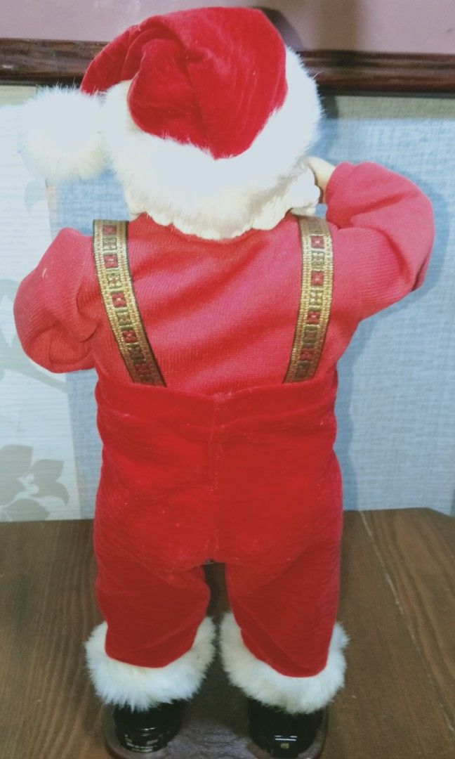 Dancing Santa 16 inch not Functional (Category: Figurines & Statues) located in Caloocan City. Submitted by bravemoon_556cd5 (Listing ID 1226109473, Image 3). Description: for display only no working sale as is from US 110 bolt we ship nationwide gcash or Bank account payment mode.