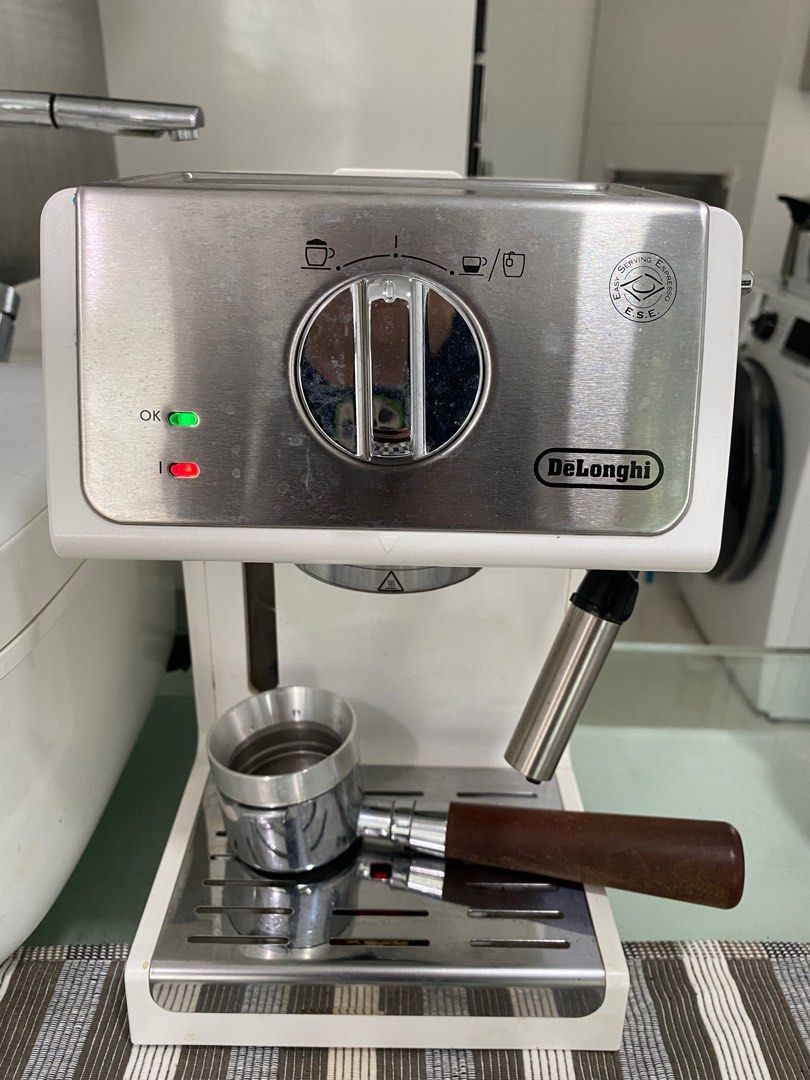 De'Longhi Dedica EC680M Espresso Machine and Knock Box