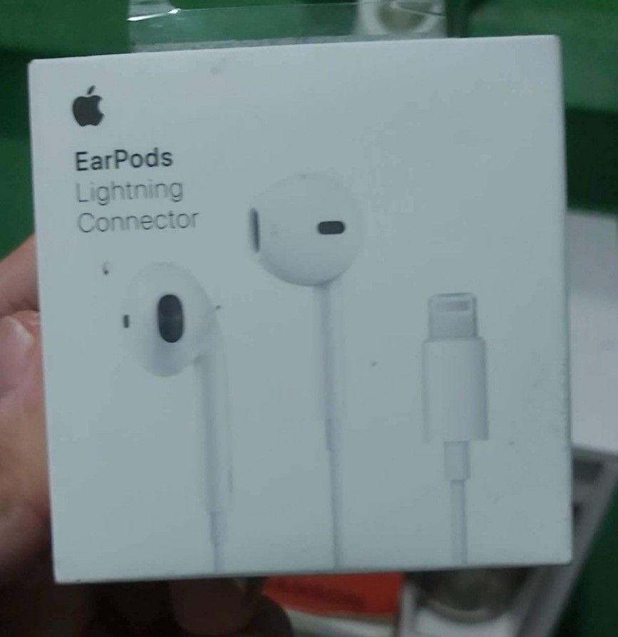 Earpods Lightning connector, Audio, Earphones on Carousell