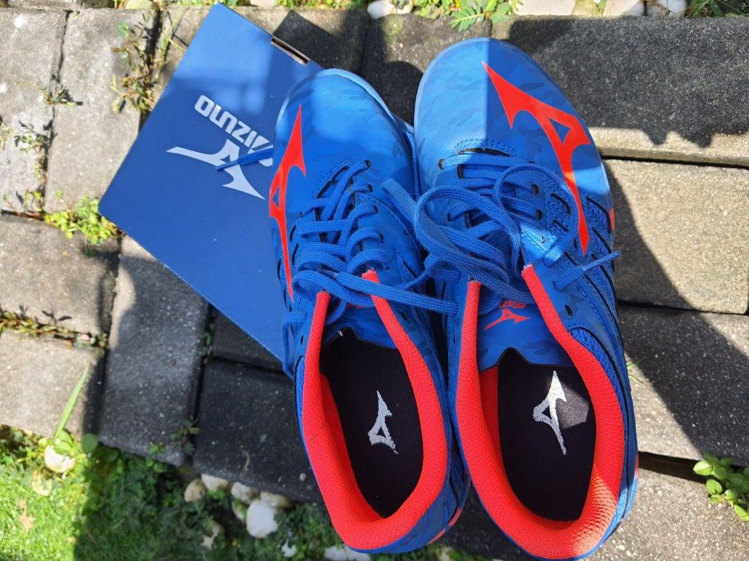 Futsal shoes mizuno sala Men s Fashion Activewear on Carousell
