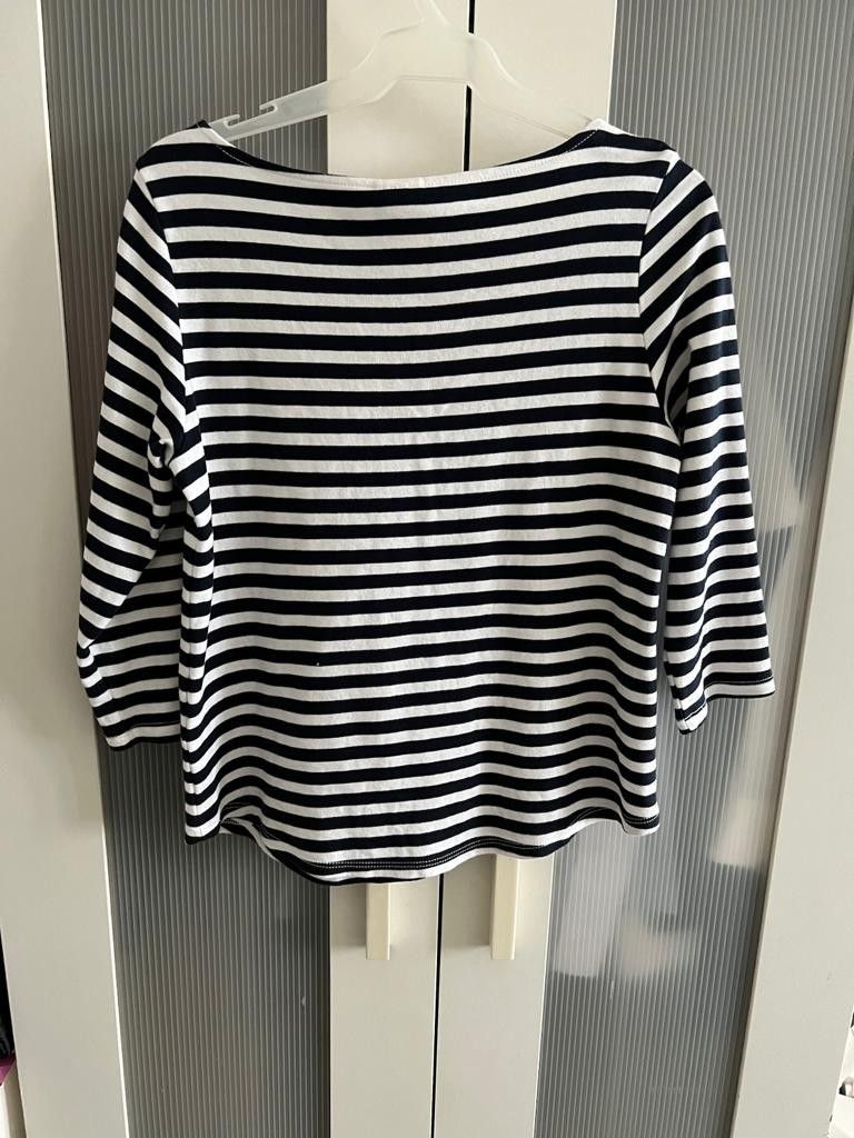 H&M Long sleeves (Category: Longsleeves) located in Quezon City. Submitted by mumsy1925 (Listing ID 1225996260, Image 2). Description: Used thrice.No flaws Still in good condition RFS: decluttering.