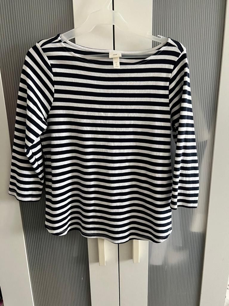 H&M Long sleeves (Category: Longsleeves) located in Quezon City. Submitted by mumsy1925 (Listing ID 1225996260, Image 1). Description: Used thrice.No flaws Still in good condition RFS: decluttering.