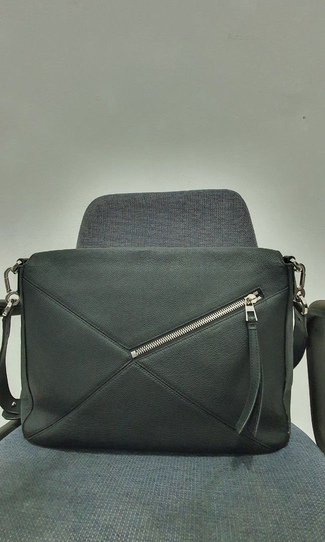 Loewe puzzle, Fesyen Pria, Tas  Dompet Tas Selempang di Carousell
