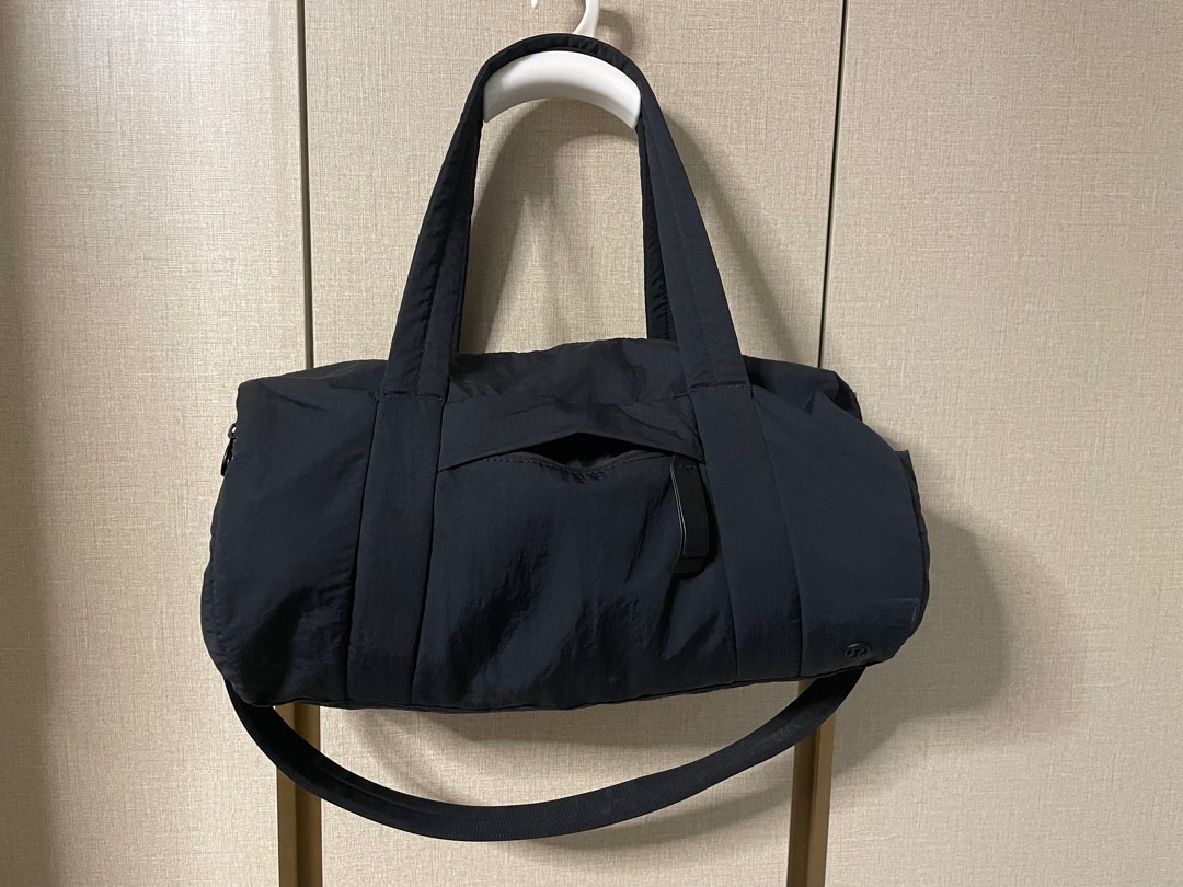 Lululemon on my level barrel bag hotsell