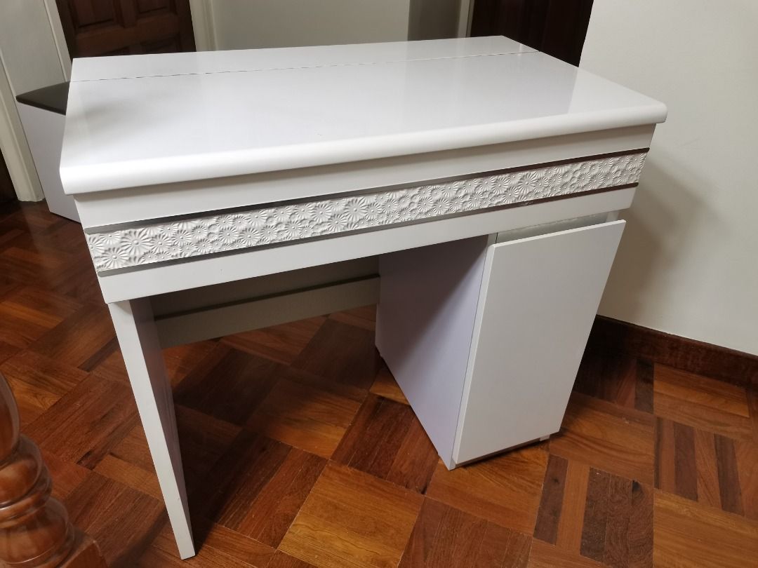 Makeup Table (Category: Tables & Sets) located in Singapore. Submitted by lucasliang0508 (Listing ID 1226096280, Image 2). Description: One like new make up table for sale, need to pickup by self, dimension - The desk - 80 x 46 x 76.5 (cm) The seat - 40 x 36 x 42 (cm).