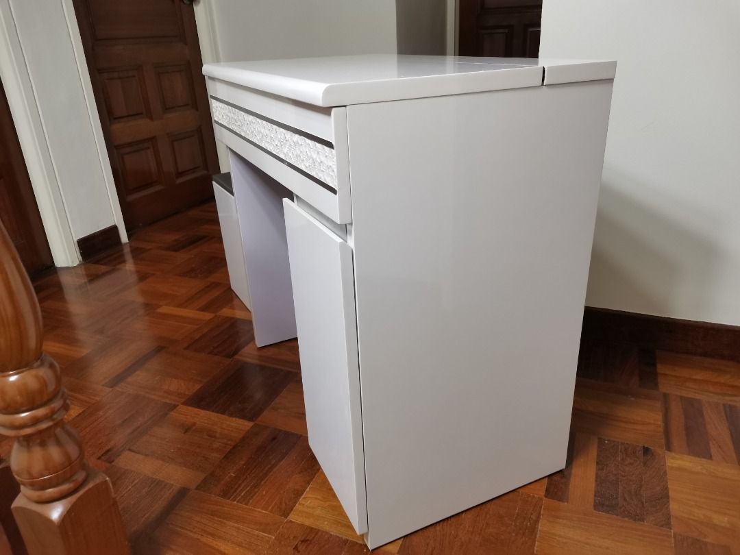Makeup Table (Category: Tables & Sets) located in Singapore. Submitted by lucasliang0508 (Listing ID 1226096280, Image 3). Description: One like new make up table for sale, need to pickup by self, dimension - The desk - 80 x 46 x 76.5 (cm) The seat - 40 x 36 x 42 (cm).