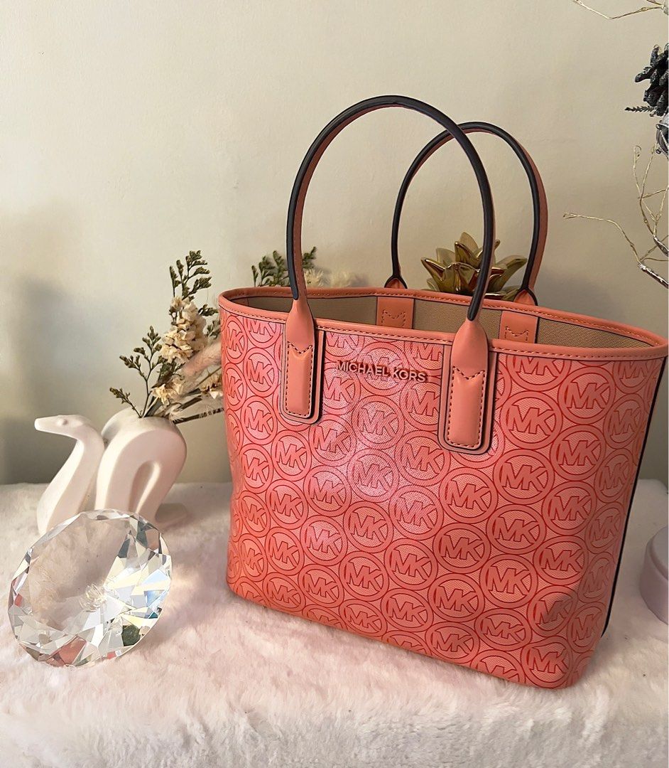 Michael Kors Jodie Tote Bag (Category: Luxury Bags & Wallets) located in Cavite. Submitted by cosmi98 (Listing ID 1226120608, Image 1). Description: .