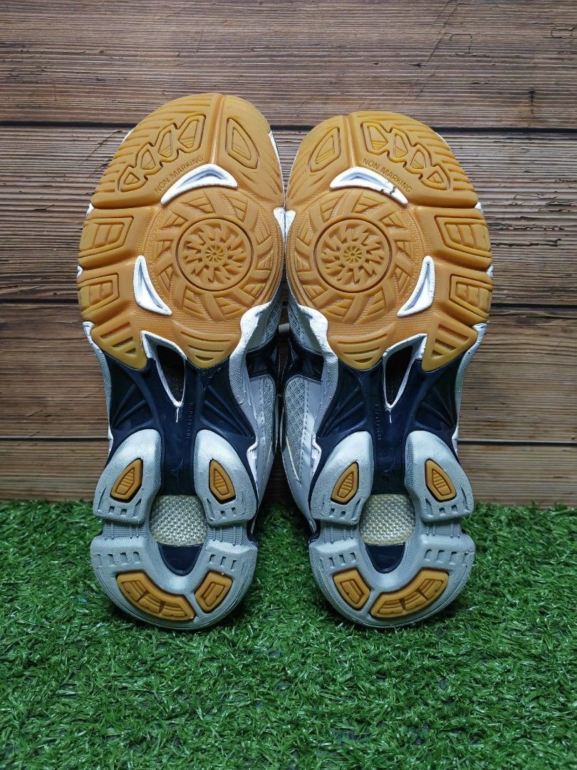 Mizuno volleyball shoes 2025 wave bolt 6