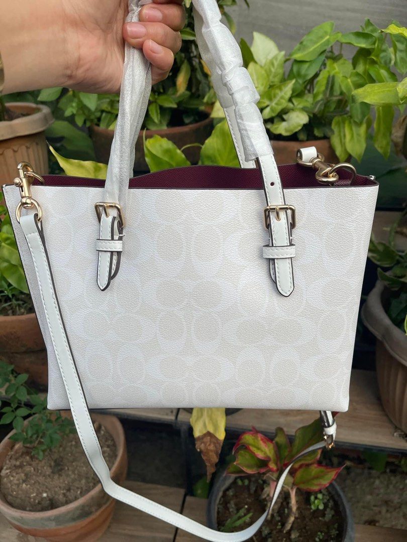 Mollie Tote 25 (Category: Luxury Bags & Wallets) located in Rizal. Submitted by onlinedepotwholesale2nd (Listing ID 1225921126, Image 2). Description: Mollie tote 25 in signature canvas 9 3/4” (L) x 7 1/2” (H) x 4 3/4” (W) C4250 2400.