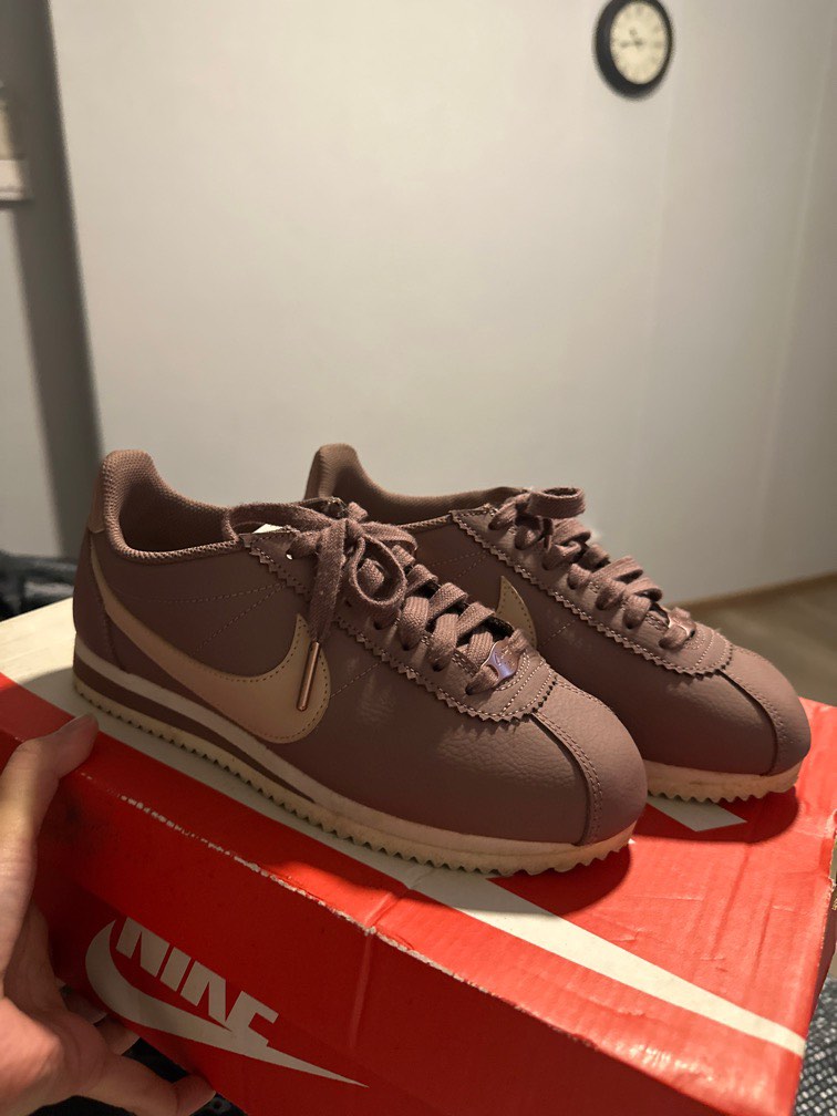 Mauve top nike cortez