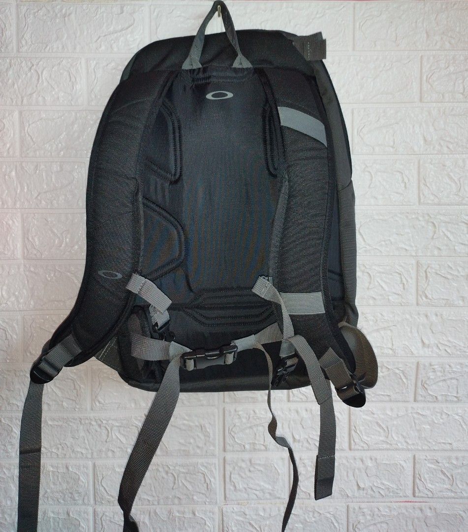 oakley backpacks/laptop bag on Carousell