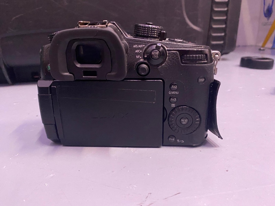 Panasonic GH5 with 5 additional batteries, Photography, Cameras on