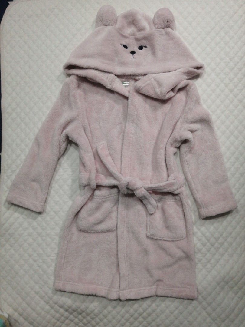 Pink Bear Bathrobe for Kids (Category: Other Baby Bathing & Changing Needs) located in Imus. Submitted by mcsclothing (Listing ID 1226044108, Image 2). Description: ITEM: Bathrobe BRAND: Dip CONDITION: Like new SIZE: 3T Check my bio on how to order and other details..