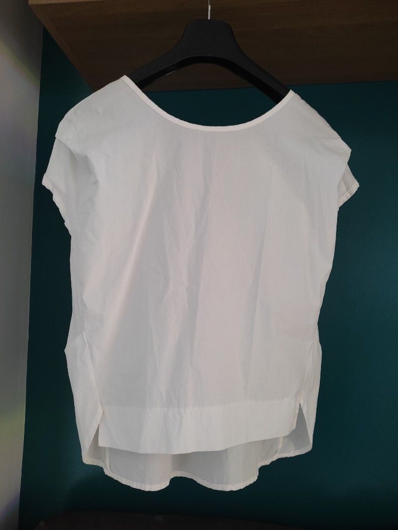Plain white blouse (Category: Blouses) located in Mandaluyong City. Submitted by bibliomomma (Listing ID 1226017774, Image 2). Description: Plain white blouse Like New Fits small to medium built No flaws No photo when worn MOP Gcash.