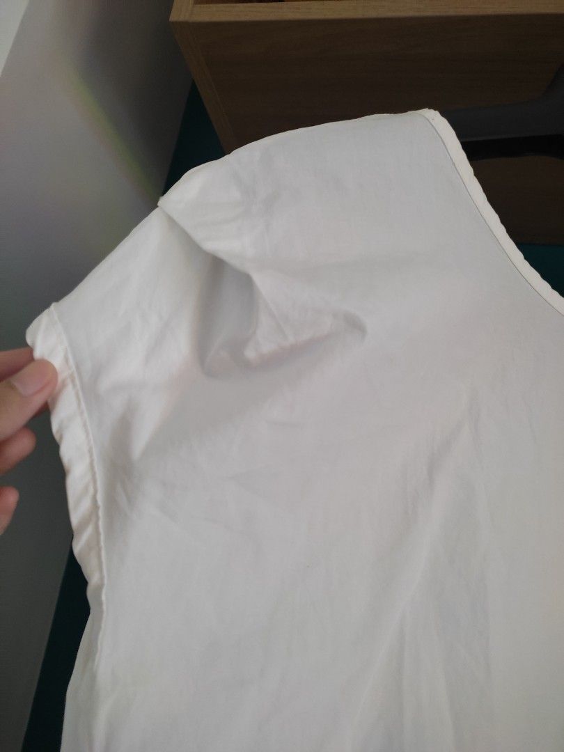 Plain white blouse (Category: Blouses) located in Mandaluyong City. Submitted by bibliomomma (Listing ID 1226017774, Image 3). Description: Plain white blouse Like New Fits small to medium built No flaws No photo when worn MOP Gcash.