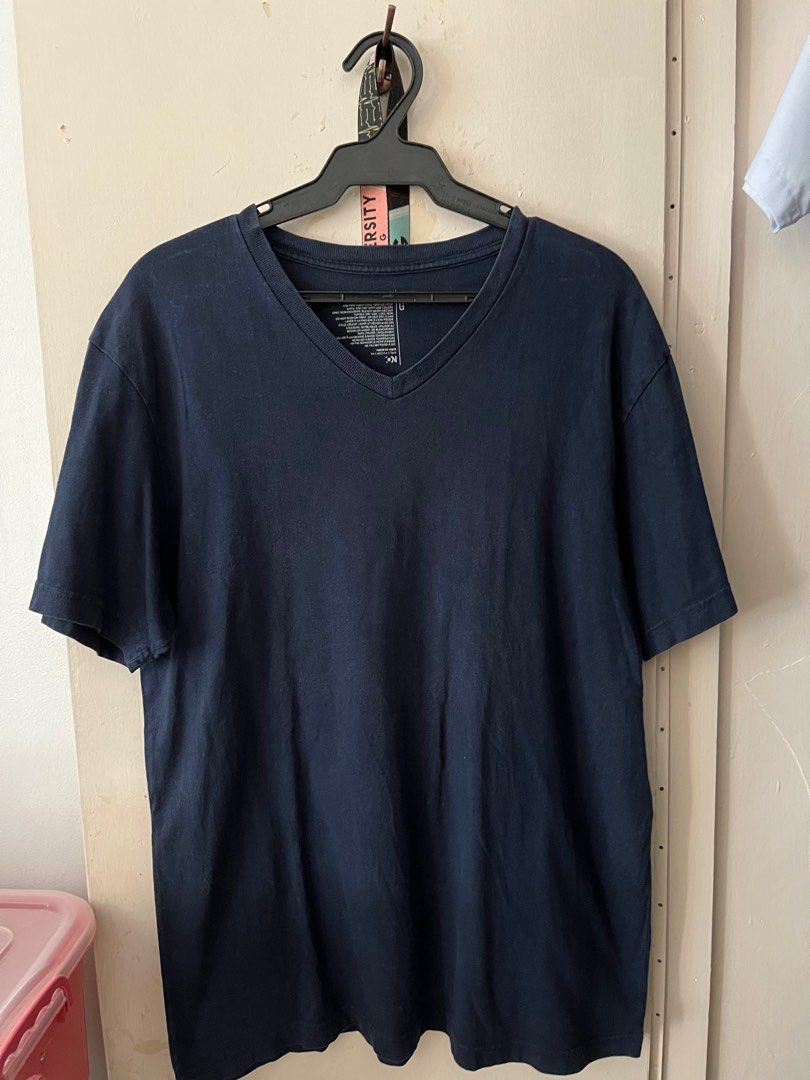 Random tees (Category: Tshirts & Polo Shirts ) located in Makati City. Submitted by van1e (Listing ID 1225952825, Image 2). Description: Preloved tees 100-200 pesos Mandaluyong area meet ups .