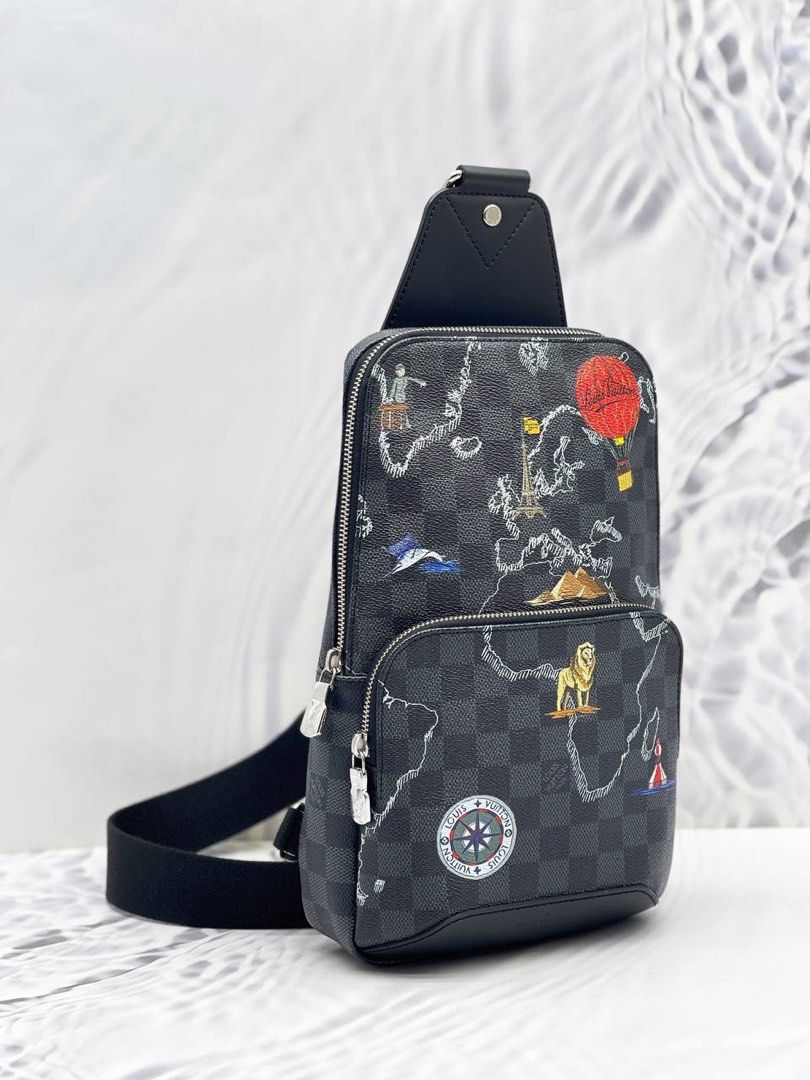 Louis Vuitton 2019 pre-owned Maps District Messenger PM bag, Black