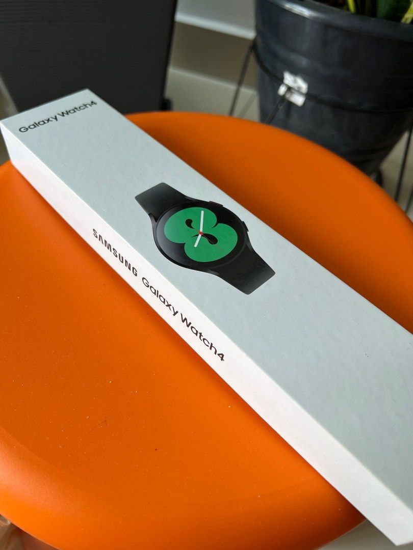Samsung Galaxy Watch4 Seal box, Mobile Phones & Gadgets, Wearables
