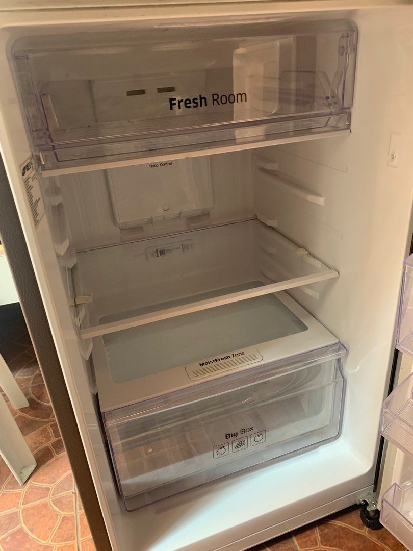 Samsung Model No. RT20FARVDSA Refrigerator 7.4 cu.ft No frost inverter