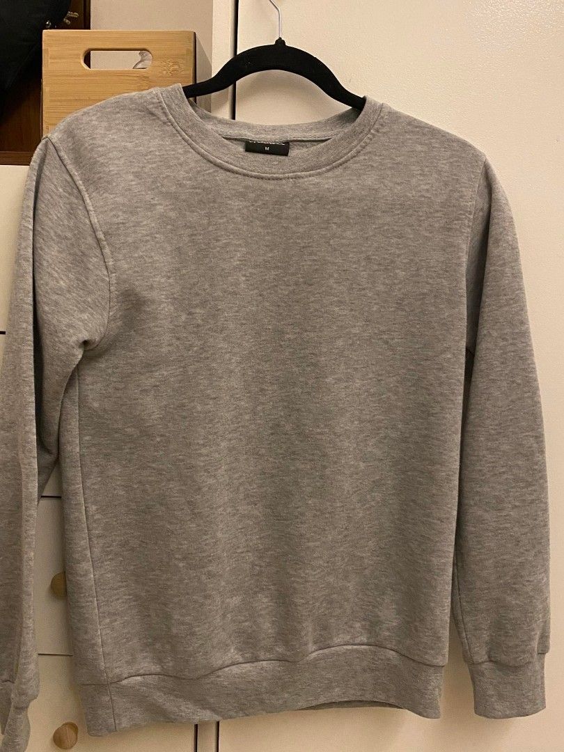 (set) Grey sweats and joggers (Category: Sets & Coordinates) located in Paranaque City. Submitted by abcdefghi_jk (Listing ID 1226085613, Image 2). Description: Set already Fits 8-12 yr olds Bought online.