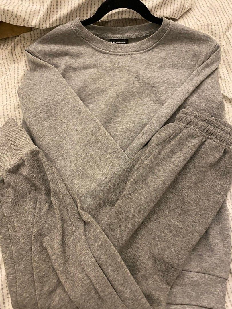 (set) Grey sweats and joggers (Category: Sets & Coordinates) located in Paranaque City. Submitted by abcdefghi_jk (Listing ID 1226085613, Image 1). Description: Set already Fits 8-12 yr olds Bought online.