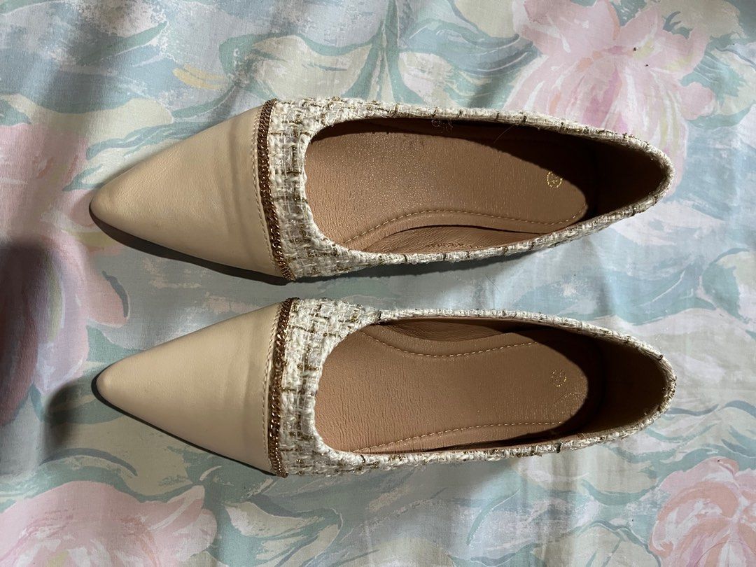 Shein formal white tweed flat shoes (Category: Flats & Sandals) located in Puerto Princesa. Submitted by gemsunderthesun (Listing ID 1226001077, Image 2). Description: Condition: still in good condition Brand: Shein Color: white tweed type Size: EUR 40 Payment: GCash or bank transfer Shipping term: COP of LBC Branch nearest to you. SF is around 90-100php. 3-5 working days delivery time. SF shouldered by the customer.