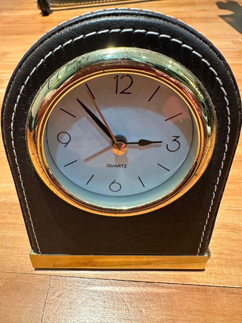Small Clock (Category: Clocks) located in Singapore. Submitted by donovanng92 (Listing ID 1226073621, Image 1). Description: .