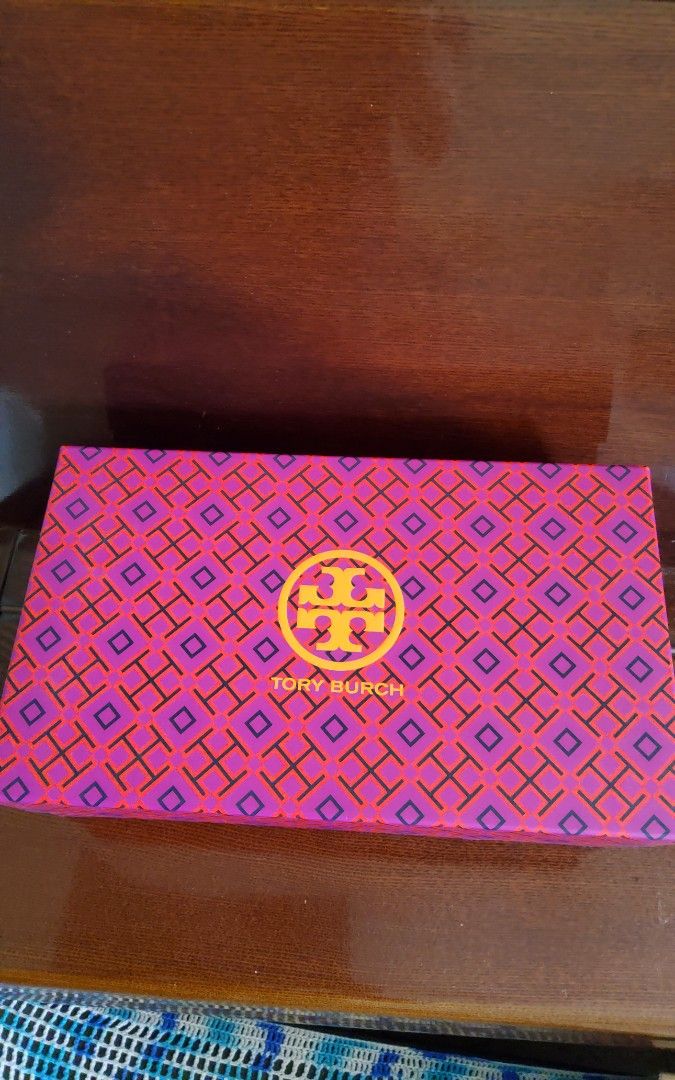 Torry Burch shoe box, Women's Fashion, Footwear, Flipflops and Slides on  Carousell