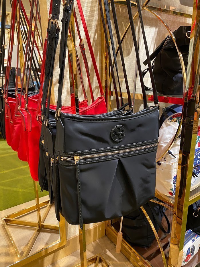 Tory Burch 73202, Women's Fashion, Bags & Wallets, Cross-body Bags on  Carousell