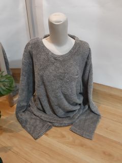 Uniqlo sweater abu bulu