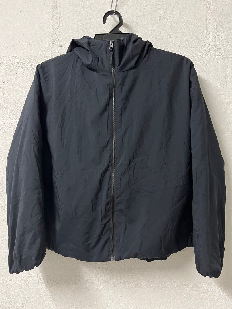 Uniqlo windbreaker, Men's Fashion, Activewear on Carousell