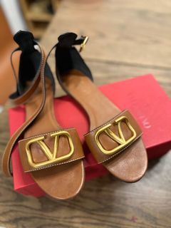 Louis Vuitton Bom Dia Flat Comfort Mule worn by Chiara Ferragni on