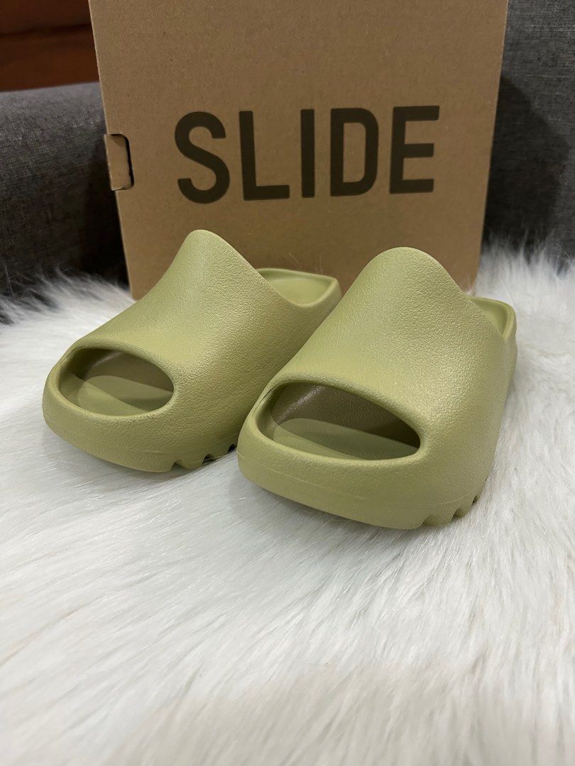 kith yeezy slide
