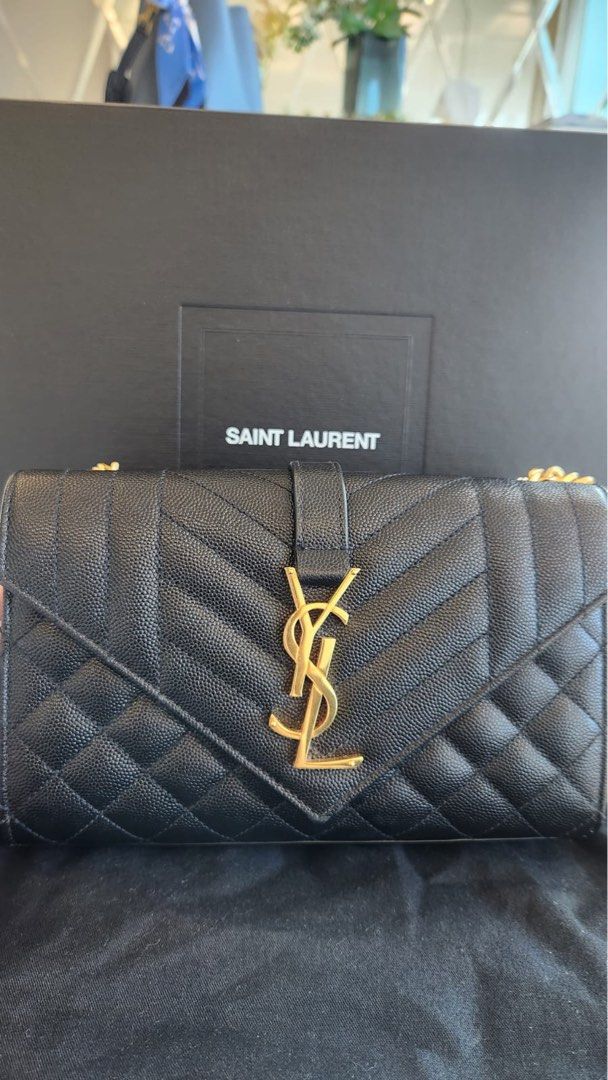 Envelope small bag in sales grain de poudre embossed leather