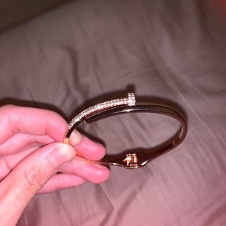 玫瑰金釘子手環