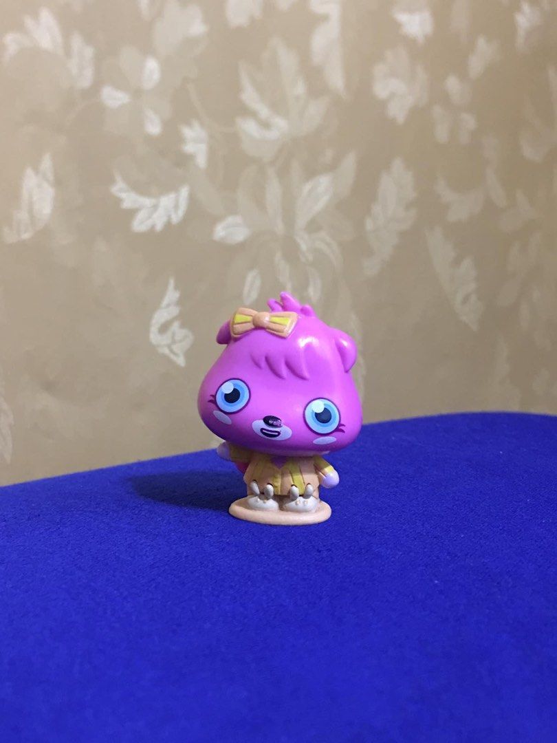 🧸 MOSHI MONSTERS 🧸 (Category: Vintage Collectibles) located in Dasmarinas. Submitted by xavier_and_tracy (Listing ID 1226164077, Image 3). Description: 🧸 MOSHI MONSTERS 🧸 • Brand: Moshi Monsters / VTG (no visible markings) • Condition: Good • Authentic • Material: Hard Vinyl • Dimension: - Height: Approximately 4.5 cm - Width: Approximately 3 cm • Issue: - May show minimal chipped off paint on the nose 💰 Php200 each 💰.
