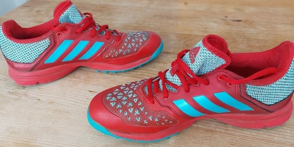 Hockey hot sale trainers adidas