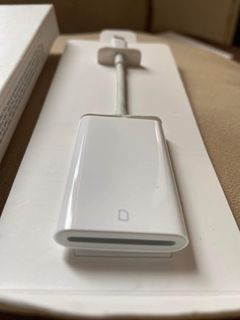 Apple  USB-C to SD Card Reader