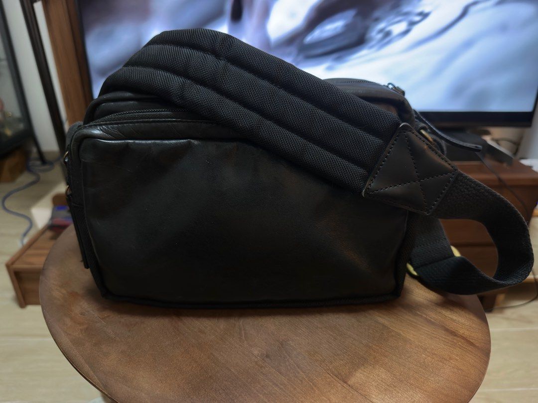 ARTISAN & ARTIST Leather camera bag GCAM-1100 Black Made in Japan
